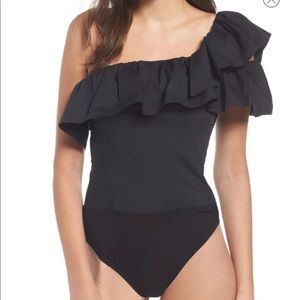 Kendall & Kyle asymmetrical bodysuit !!!FIRM